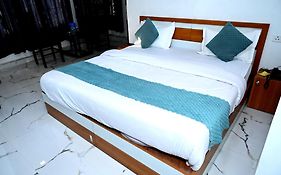 Hotel Woodlarq Inn Zirakpur !! Family Friendly ! Perfect For Group Stays ! Affordable Luxury Stay In Chandigarh